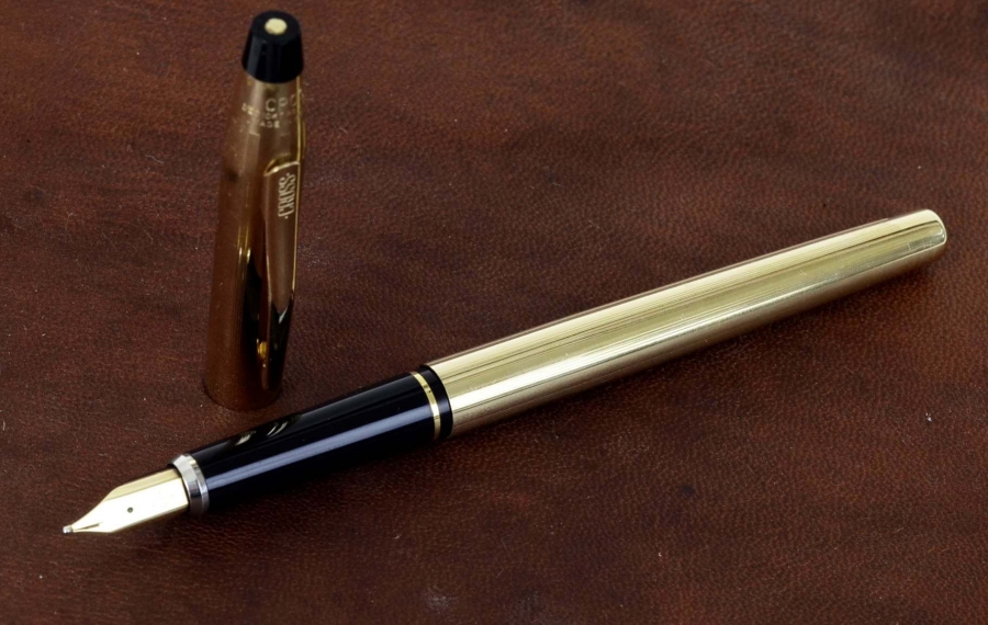 Buy Vintage cross century 14K gold broad nib fountain pen online