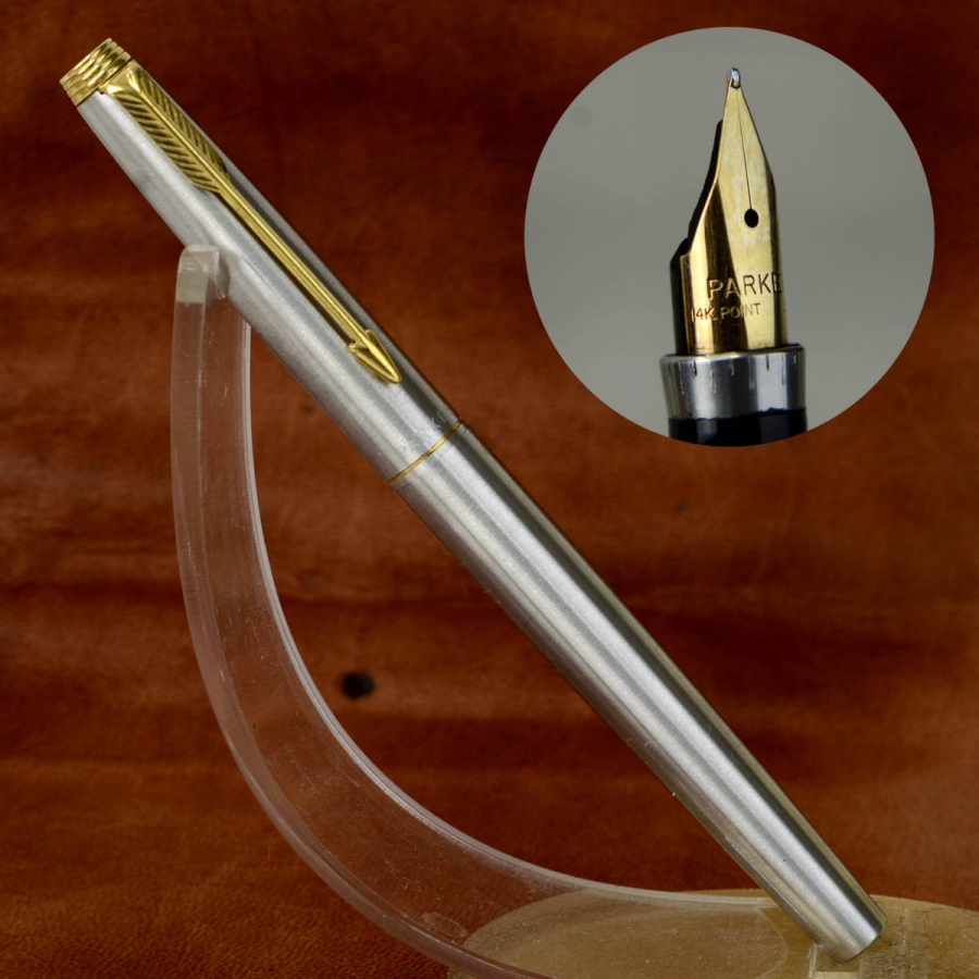 Vintage parker 75 flighter chrome fountain pen with 14K gold medium nib