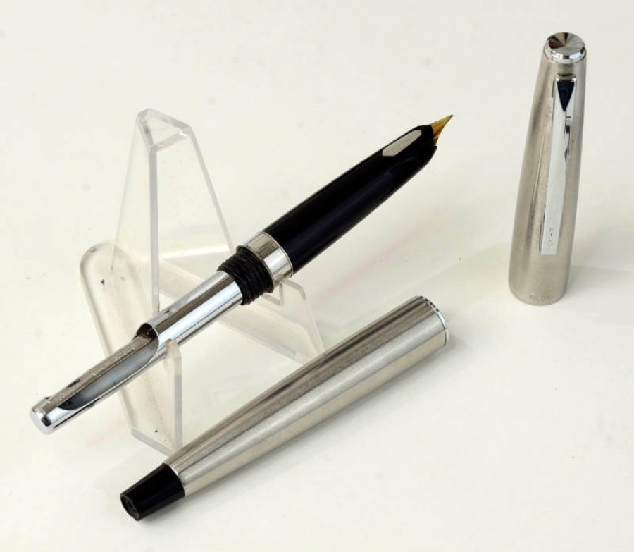 Buy vintage pilot classic fountain pen japan made wth 14K gold F nib